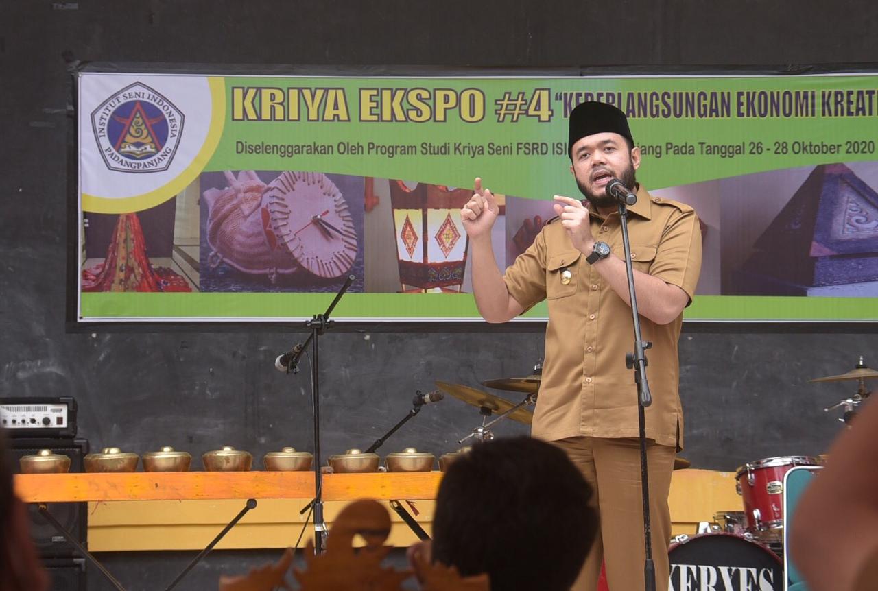 Wako Fadly Amran saat membuka Kriya Ekspo di Padang Panjang