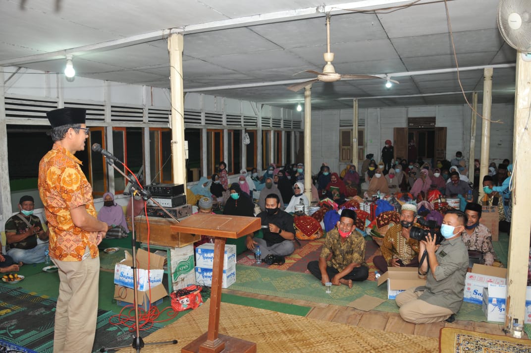 Gubernur Sumbar, Irwan Prayitno, saat Maulid Nabi Muhammad SAW 1442 H/2020 di masjid Kalampaian, Kabupaten Padang Pariaman., 