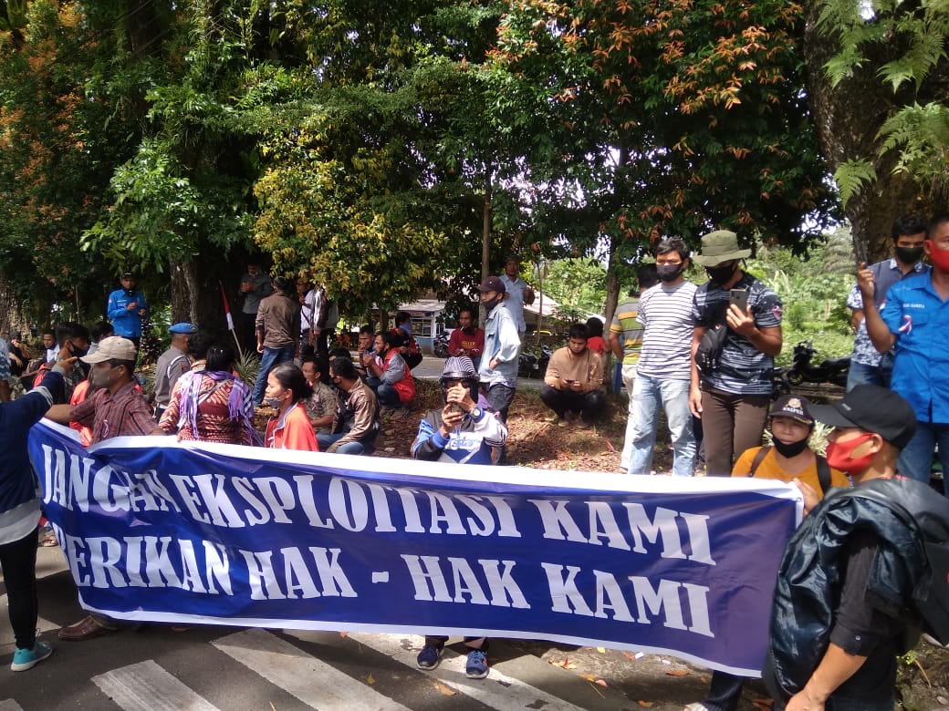 Demo buruh PT BTN Pasbar