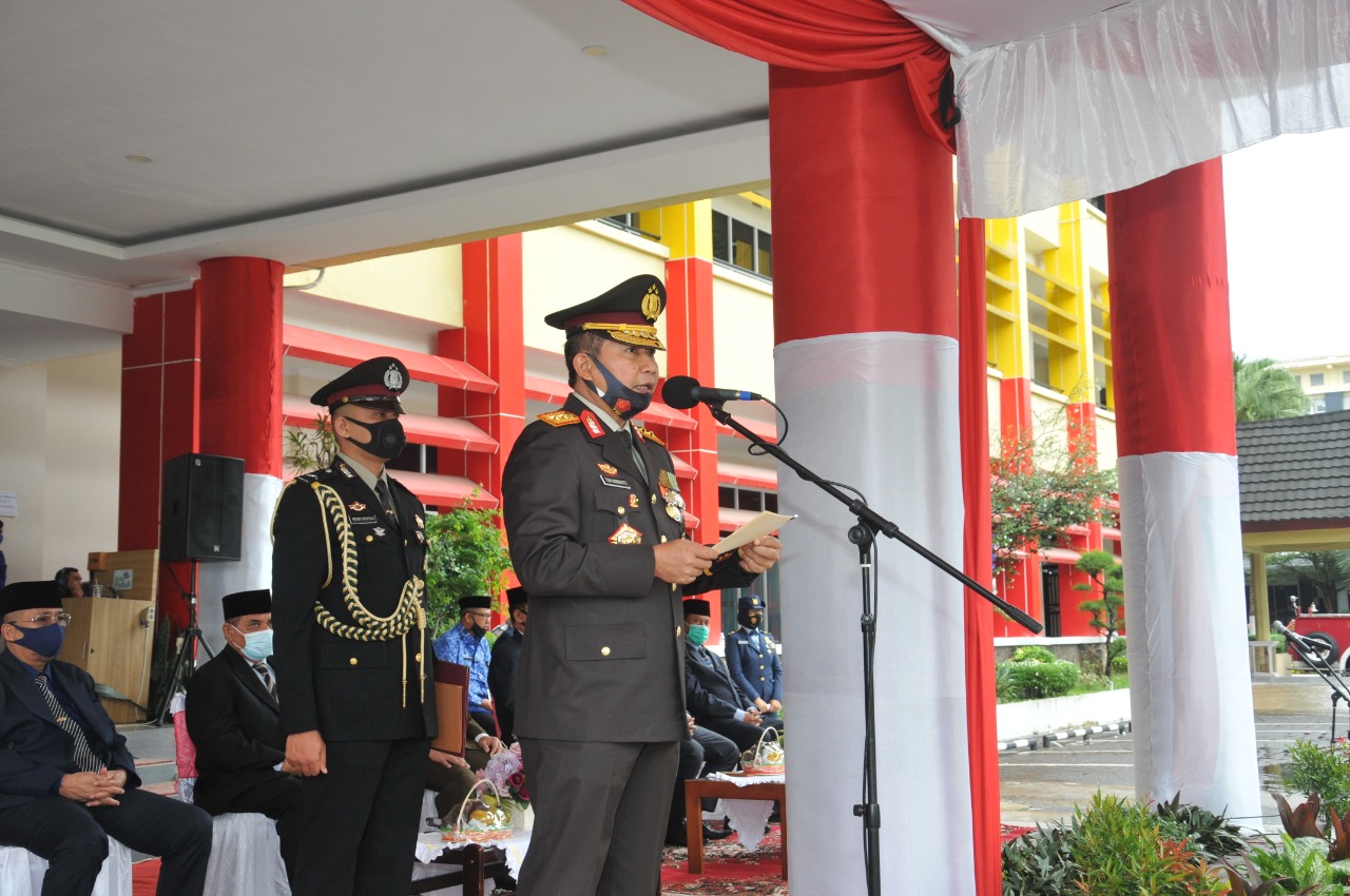 Kapolda Sumbar, Irjen Pol. Toni Harmanto, memberikan sambutan pada upacara peringatan Hari Pahlawan ke 75 tingkat provinsi Sumatera Barat, Selasa (10/11/2020).