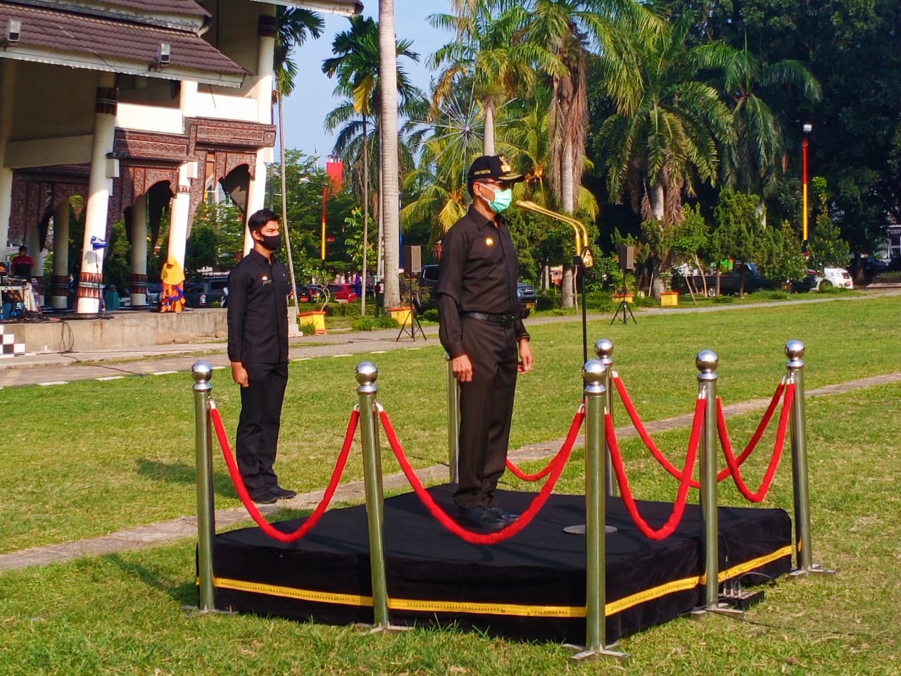 Gubernur Sumbar, Irwan Prayitno, saat Apel Gelar Kesiapsiagaan Penanggulangan Bencana Polda Sumbar, Jumat (13/11/2020) di lapangan Imam Bonjol Padang.  