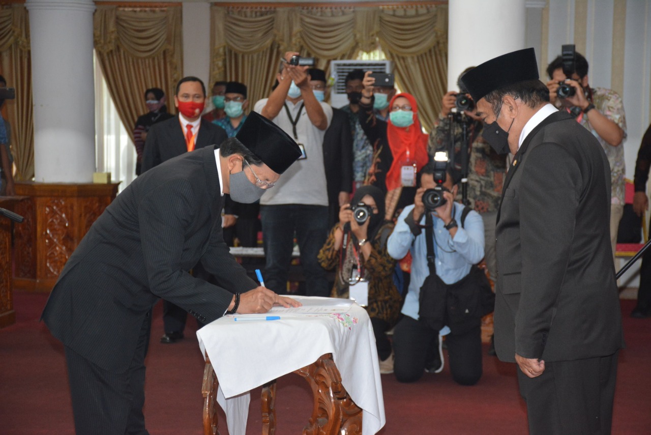 Menteri Agama RI, Fachrul Razi, melantik Dewan Pengawas, Dewan Hakim dan Panitera MTQ Nasional ke 28, di Padang, Sabtu (14/11/2020).