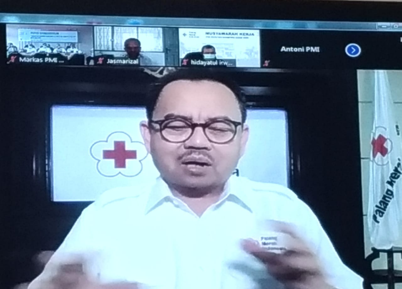 Sekjen Palang Merah Indonesia (PMI) Pusat, Sudirman Said, menyampaikan sambutan secara virtual saat Mukerda PMI Sumbar, di Padang, Rabu (23/12/2020). 