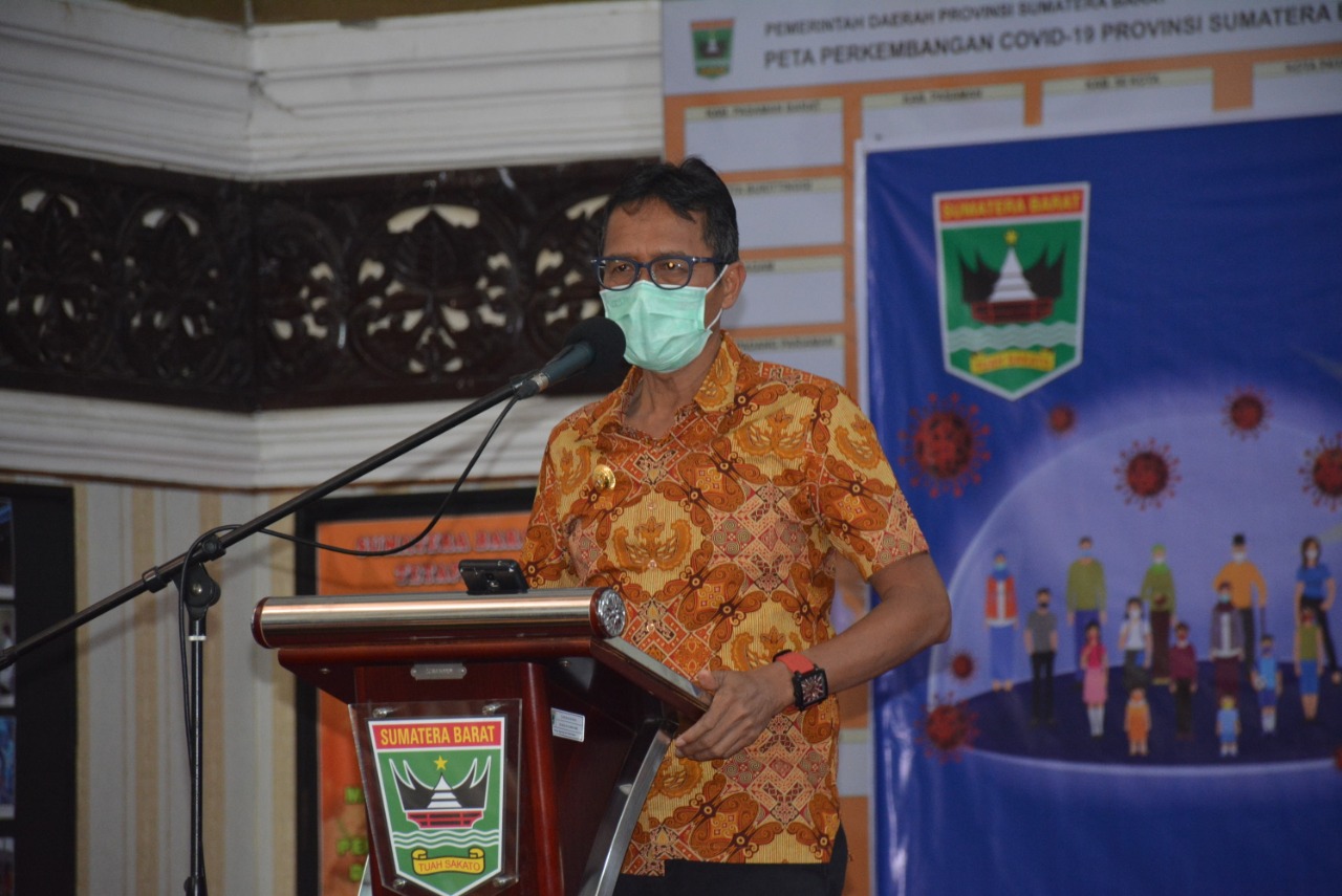 Gubernur Sumbar, Irwan Prayitno, saat mencanangkan program Vaksinasi Covid19 di aula kantor gubernur, Kamis (14/1/2021).