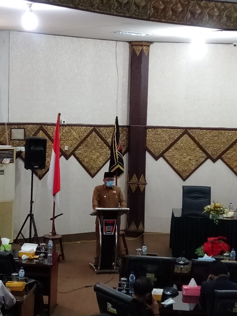 Rapat Paripurna DPRD Kota Padang, penyampaian tiga Ranperda oleh Wakil Walikota, Hendri Septa, Senin (1/2/2021).