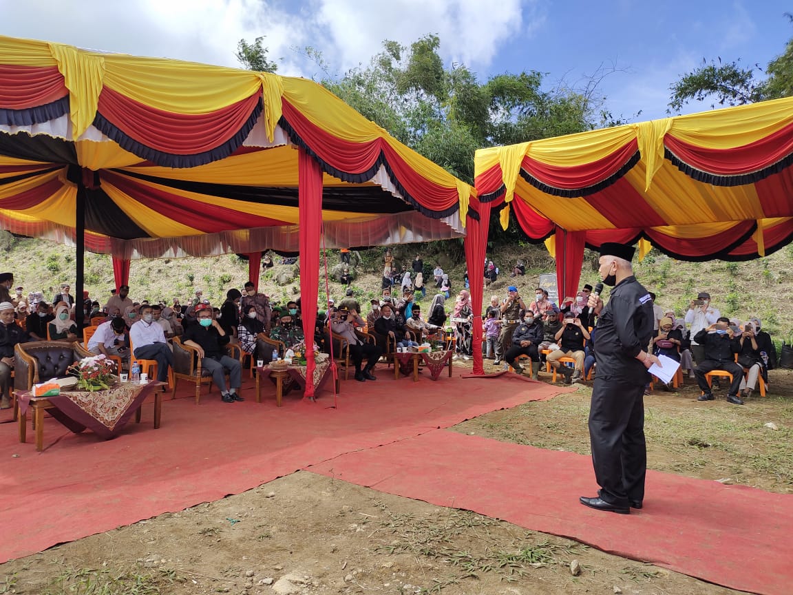 Gubernur Sumbar, Mahyeldi, saat mengunjungi Kelompok Tani Bukik Gompong, Solok, Sabtu (13/3/2021).