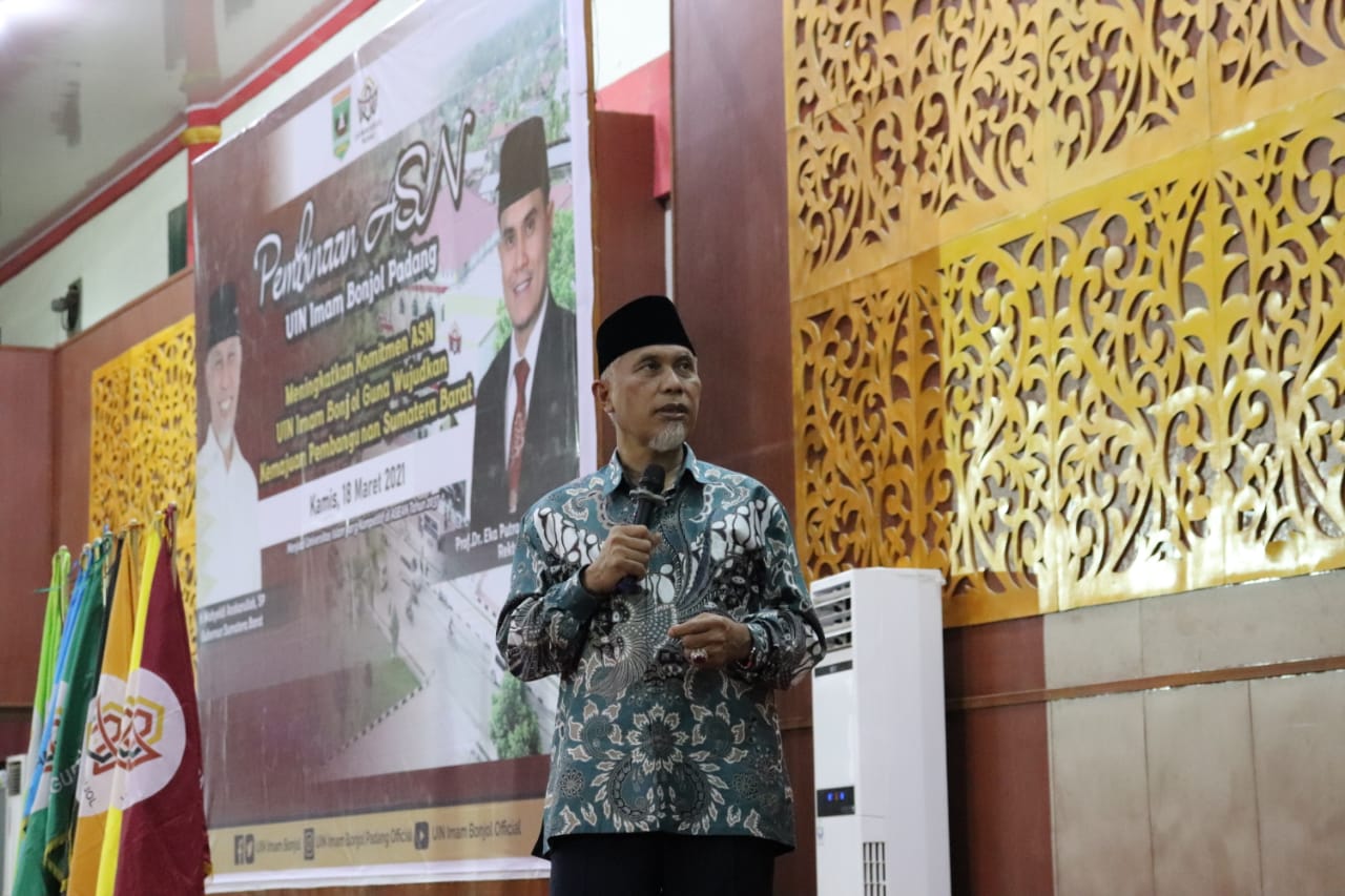 Gubernur Sumbar, Mahyeldi, memaparkan visi misi Sumbar dalam ramah bersama civitas akademika UIN Imam Bonjol Padang, Kamis (18/3/2021).