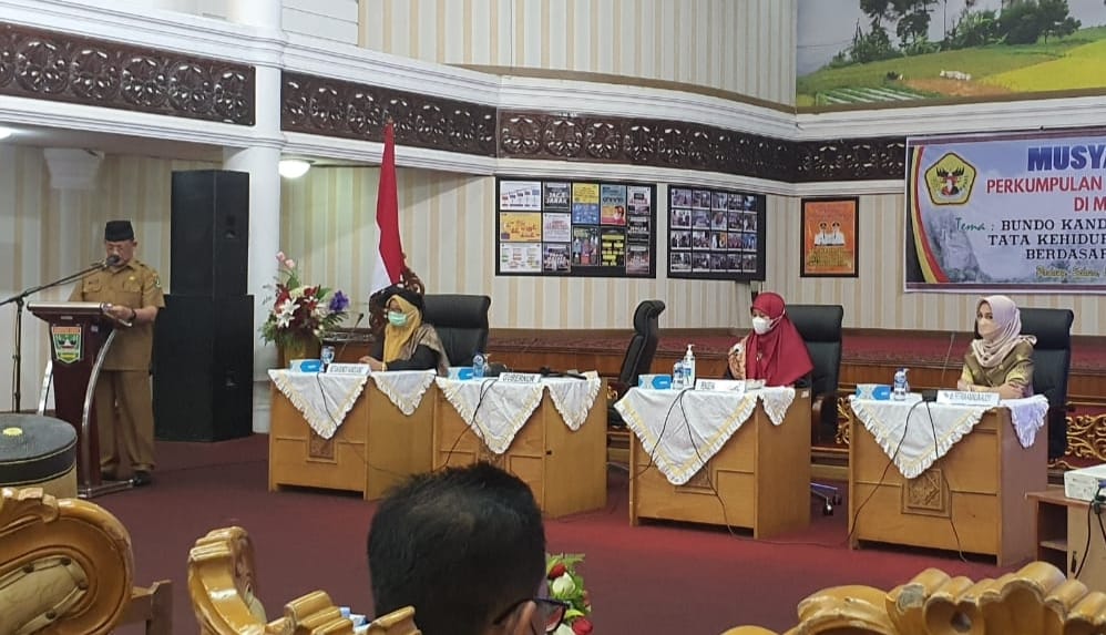 Gubernur Sumbar diwakili Kepala Dinas Pemberdayaan Masyarakat Desa (PMD), pada Mubes IX, Bundo Kanduang Sumtera Barat, di Padang, Selasa (30/3/2021).