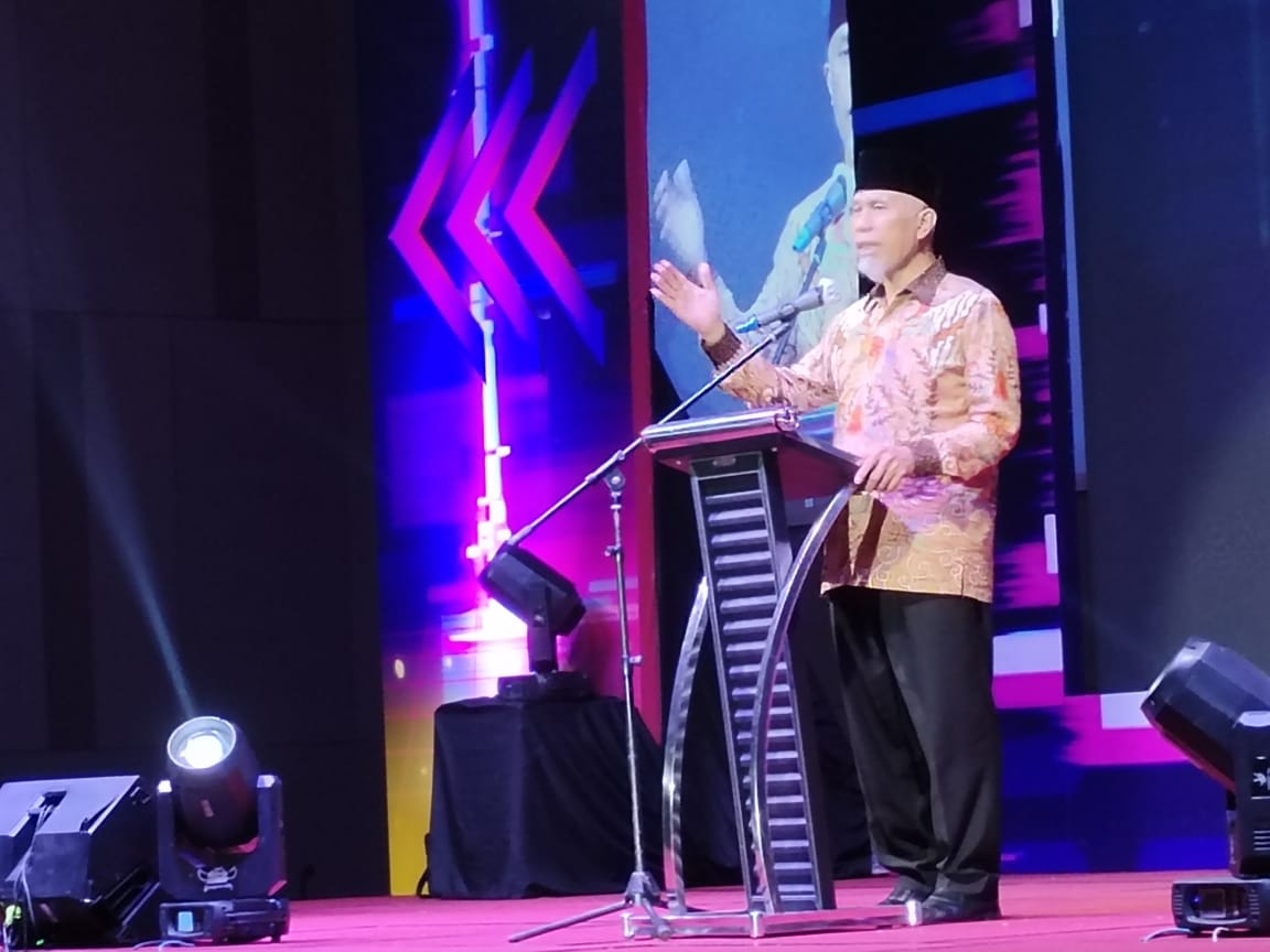 Gubernur Sumbar, Mahyeldi, memberikan sambutan pada acara anugerah jambore kreativitas remaja dan Festival Genre Sumbar, di Padang, Sabtu (3/4/2021).