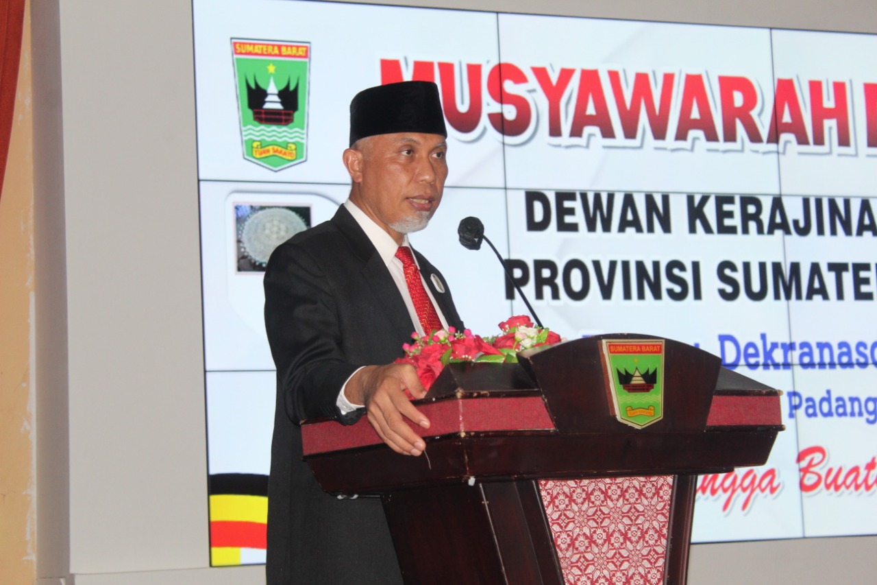 Gubernur Sumbar, Mahyeldi, memberikan sambutan pada Musyawarah Daerah Dekranas Sumbar, Rabu (7/4/2021) di Padang.
