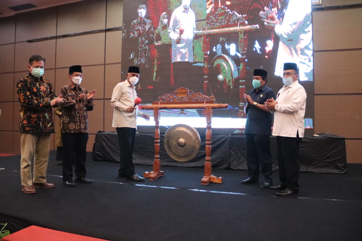 Gubernur Sumbar, Mahyeldi, membuka Musrenbang RKPD provinsi Sumbar tahun 2022, di Padang, Jumat (9/4/2021).