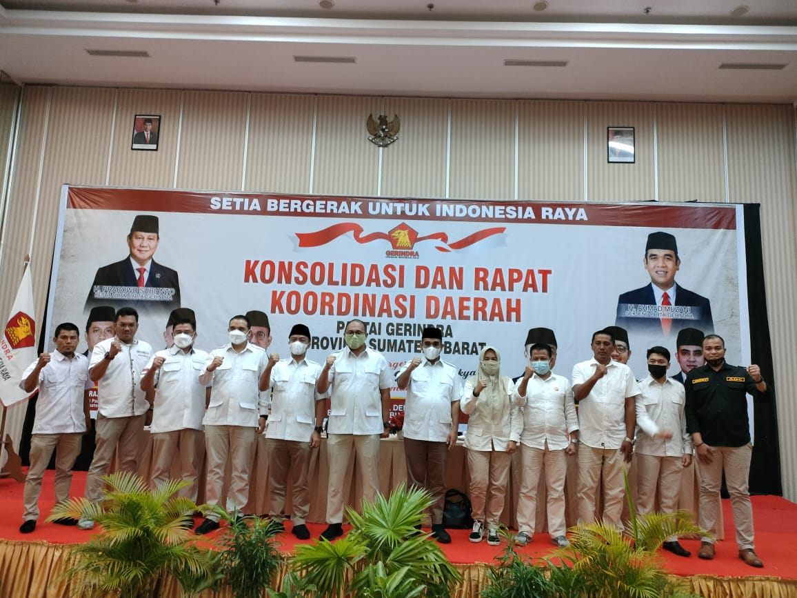 Poto bareng pengurus Partai Gerindra Sumbar usai Rakorda di Bukittinggi.