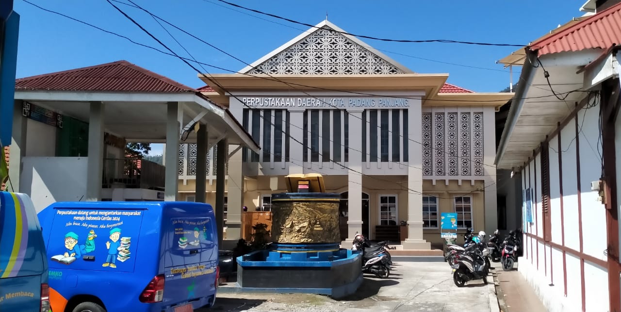 Kantor Megah Arsip & Perpustakaan Kota Padang Panjang. 