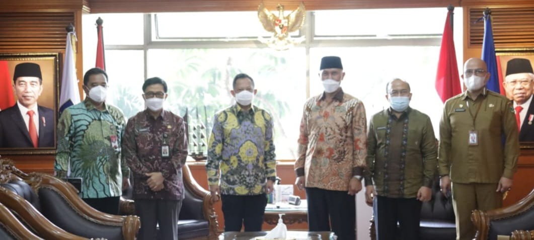 Gubernur Sumbar, Mahyeldi menemui Mendagri Tito Karnavian, di Jakarta, Senin (19/4/2021).
