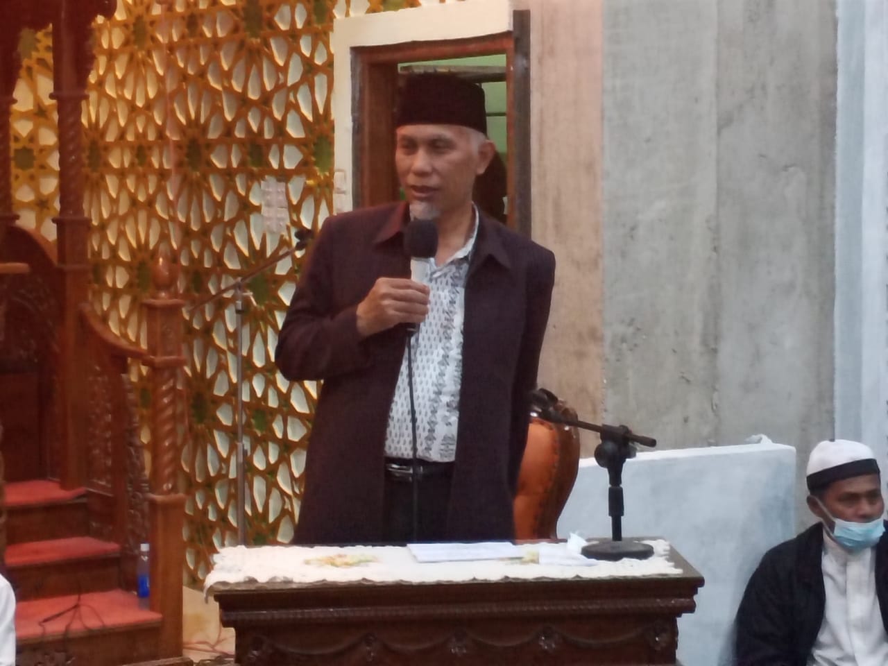 Gubernur Sumbar, Mahyeldi, menyampaikan ceramah Taraweh, saat kunjungan Tim Safari Ramadan di masjid Baiturrahman Lasi, Agam, Sabtu (1/5/2021).