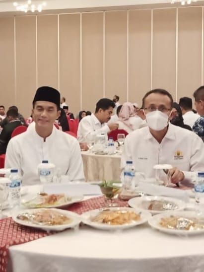 Anindya Bakrie, Calon Ketua Umum Kadin Pusat, bersama Ramal Saleh, Ketua Kadin Sumbar, dalam buka bersama dan berbagi berkah Ramadan di Padang, Minggu (2/5/2021).