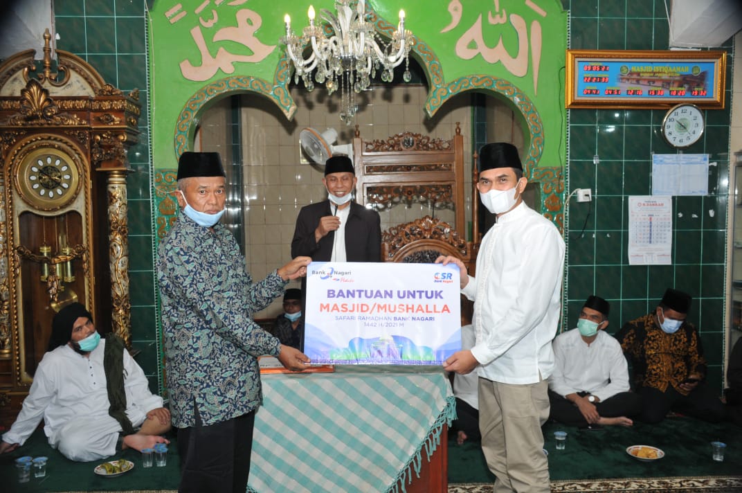 Gubernur Sumbar, Mahyeldi, mengunjungi masjid Istiqomah, Nagari Sungai Janiah, Kabupaten Solok, Minggu (9/5/2021).