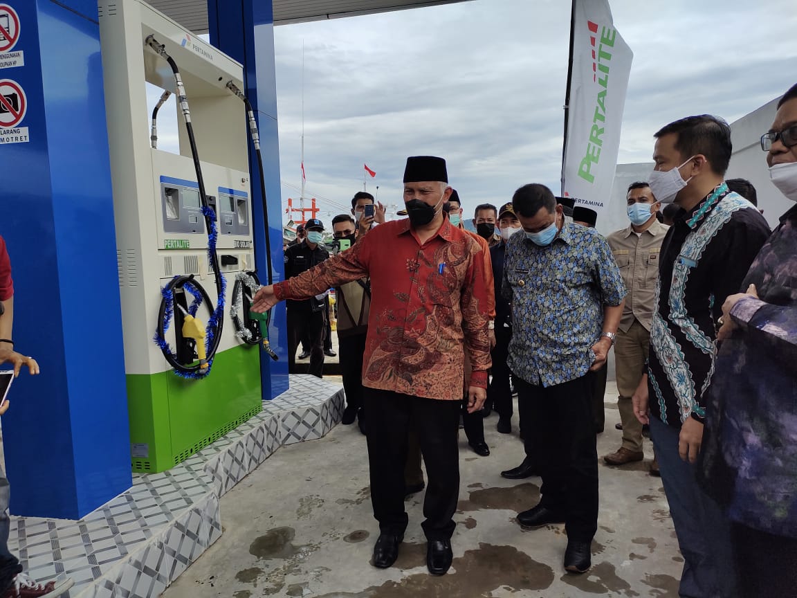 Gubernur Sumbar, Mahyeldi, meresmikan SPBUN di Pantai Carocok Tarusan, Pessel, Sabtu (29/5/2021).