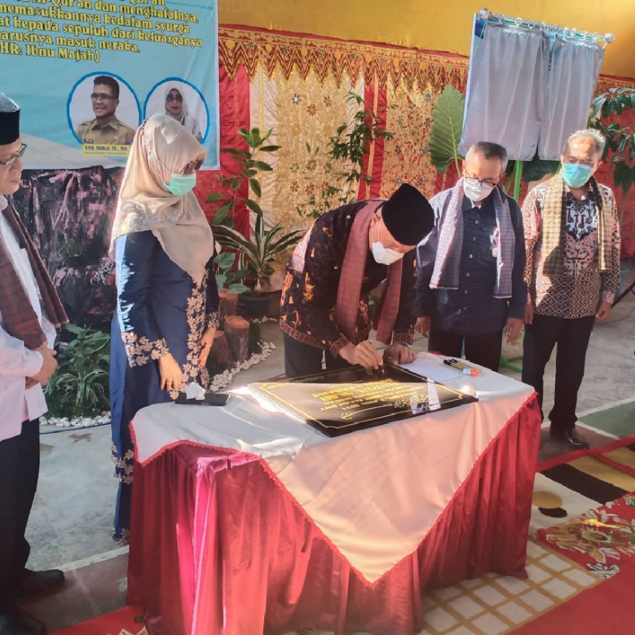 Gubernur Sumbar, Mahyeldi, meresmikan Rumah Tahfizd Alquran di SMAN 3 Padang, Kamis (3/6/2021).
