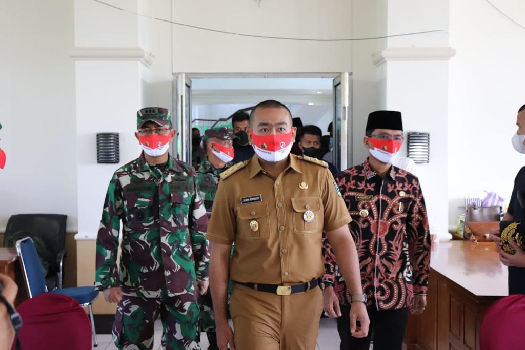 Wakil Gubernur Sumbar, Audy Joinaldy, mengapresiasi kegiatan TMMD ke 111 di kabupaten Limapuluh Kota, Selasa (15/6/2021).