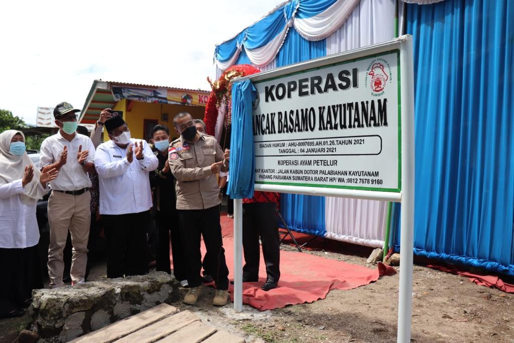 Wakil Gubernur Sumbar, Audy Joinaldy, meresmikan Koperasi Rancak Basamo, Kayutanam, Rabu (16/6/2021).