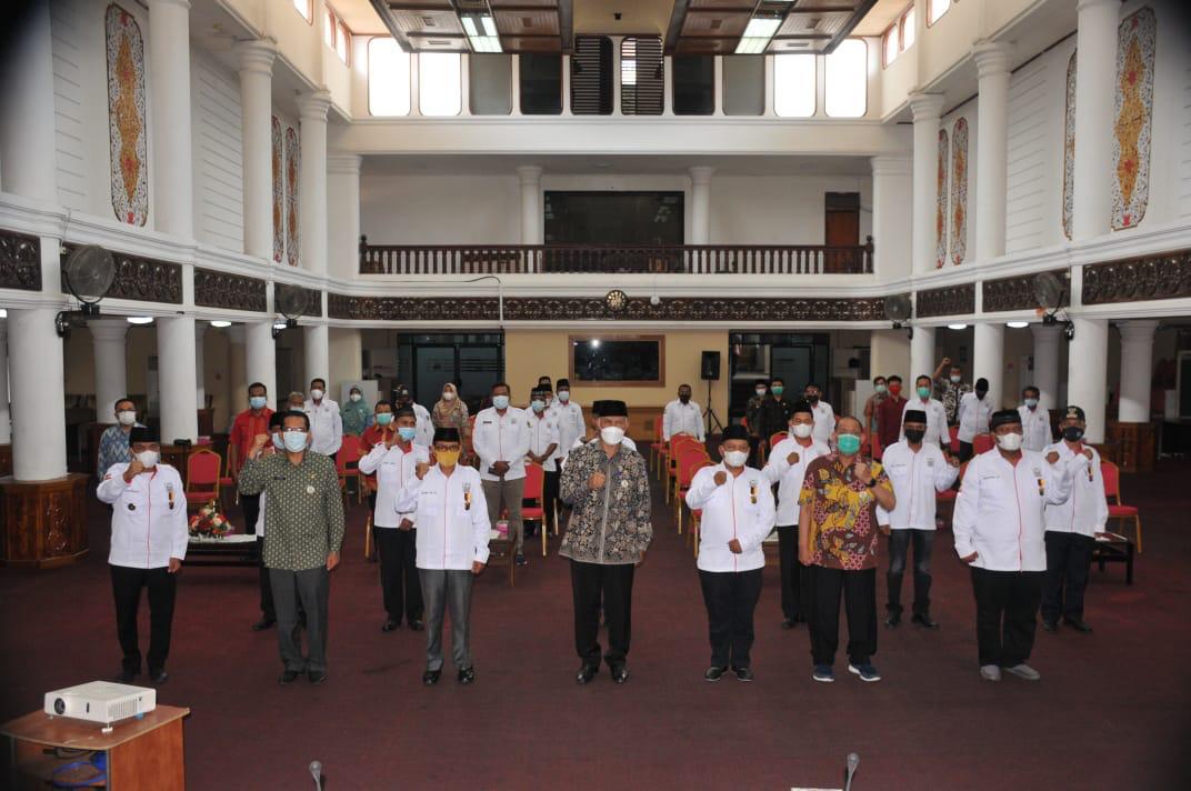 Gubernur Sumbar, Kepala Dinas PMD Sumbar dan para Wali Nagari se Sumbar, di Padang, Kamis (8/7/2021).