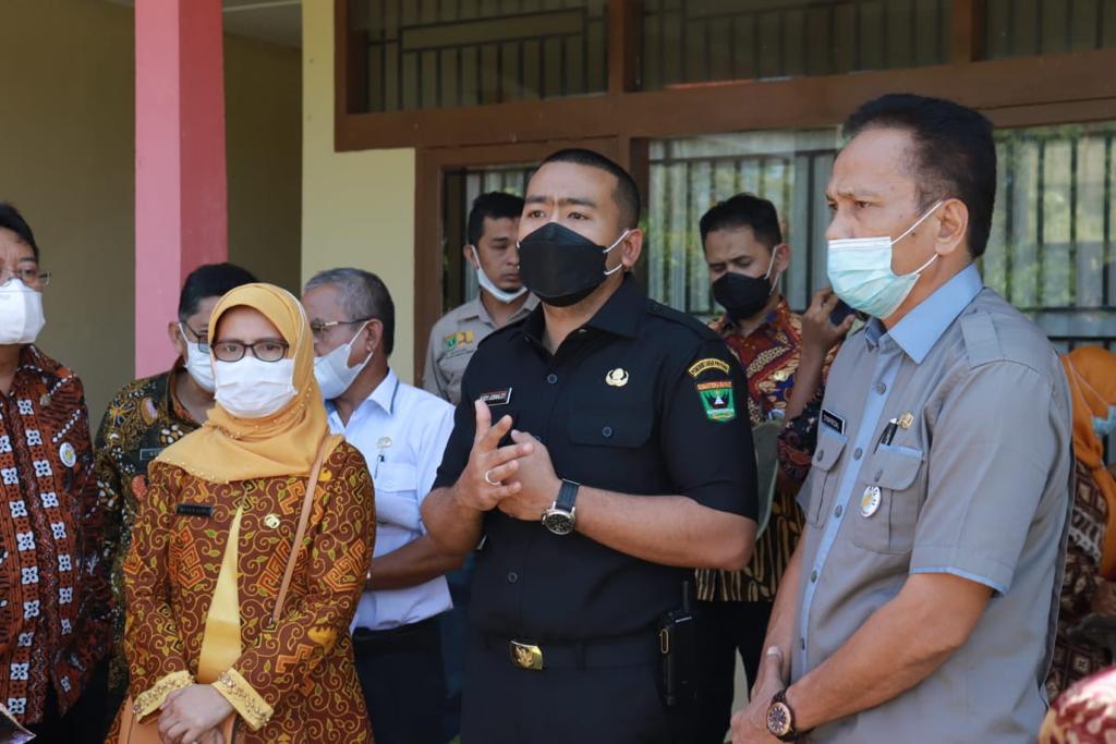 Wakil Gubernur Sumbar, Audy Joinaldy, saat meninjau Balai Benih Induk (BBI) di Rambatan, Kabupaten Tanah Datar, Kamis (15/7/2021).