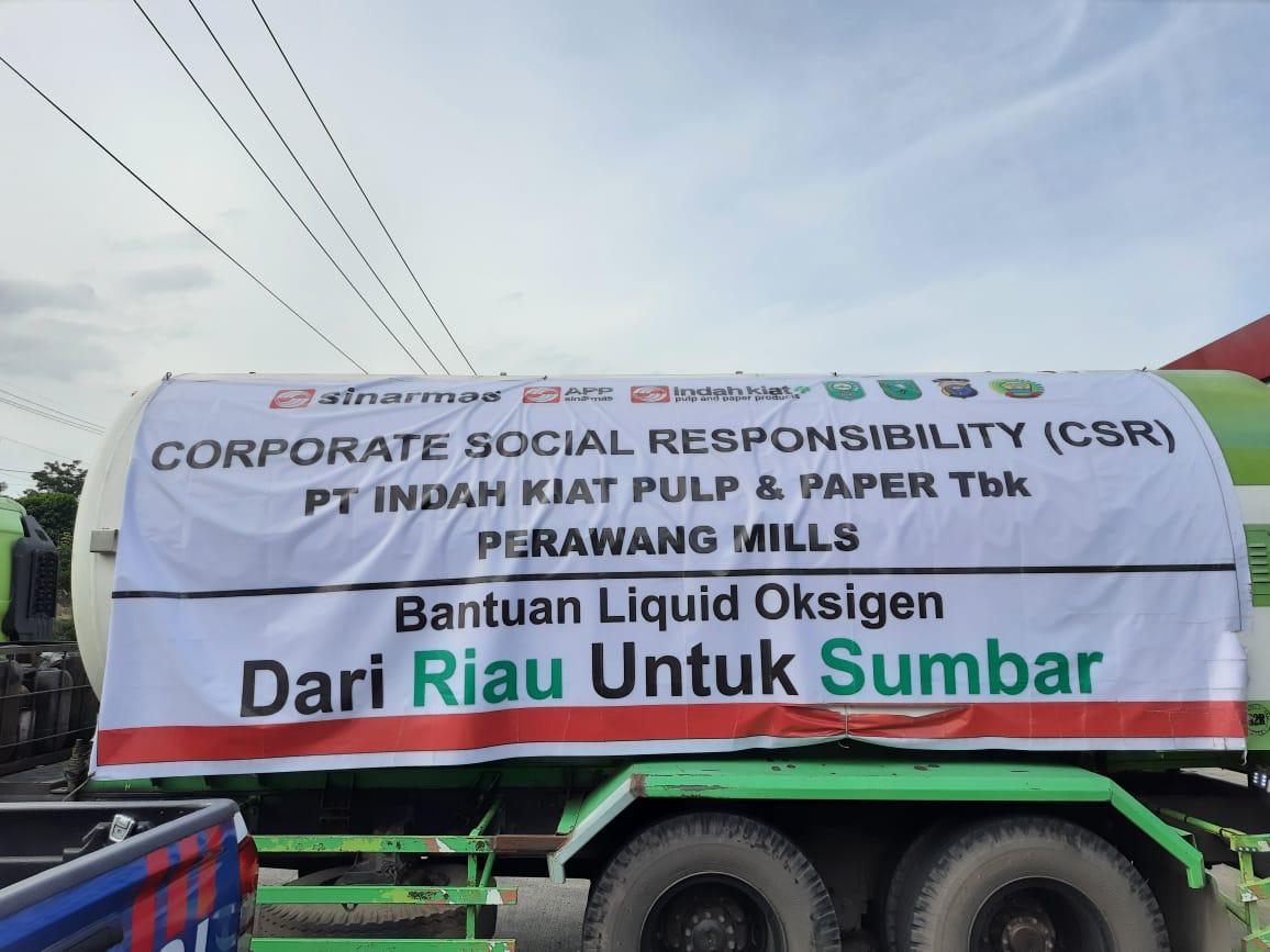 Bantuan liquid oksigen dari Riau sebanyak 30 ton, telah sampai di Padang dan diterima Gubernur Sumbar, Mahyeldi, Sabtu (17/7/2021).