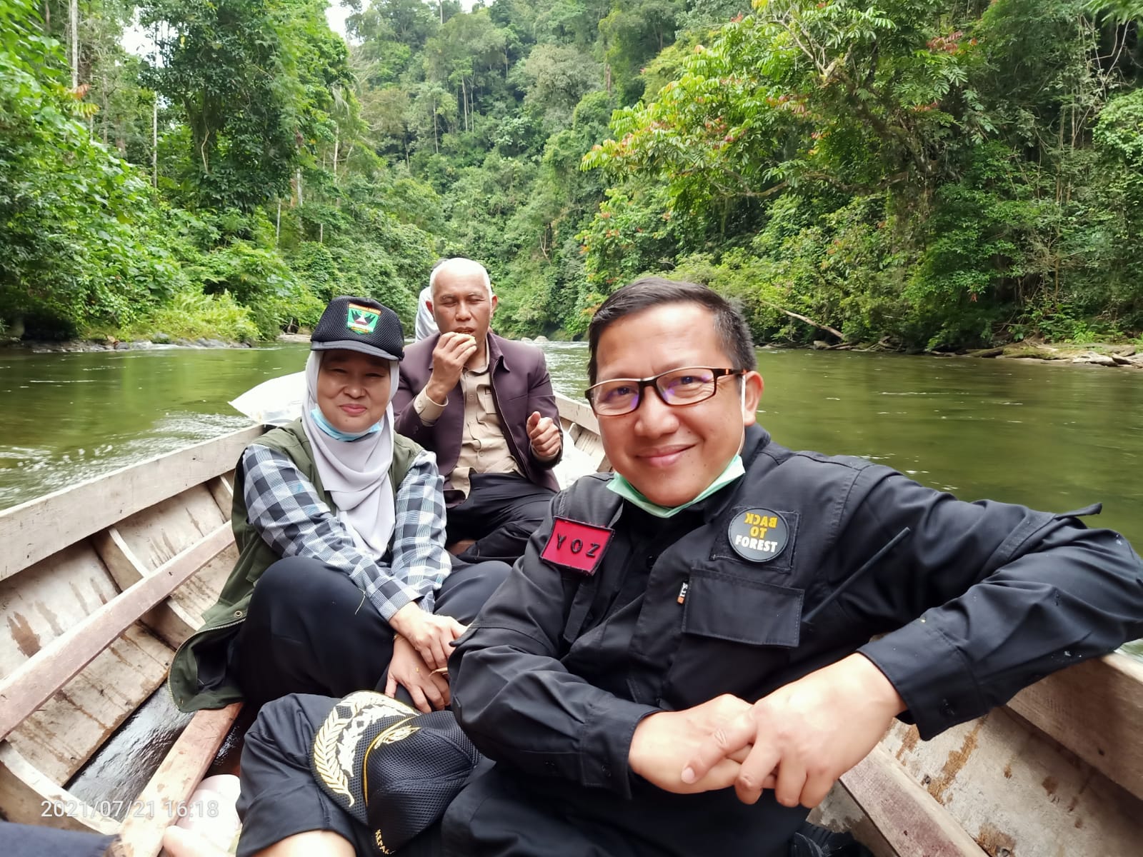 Gubernur Sumbar Mahyeldi, bersampan Muaro menuju jorong Lima Partamuan Nagari Muaro Sungai Lolo. 