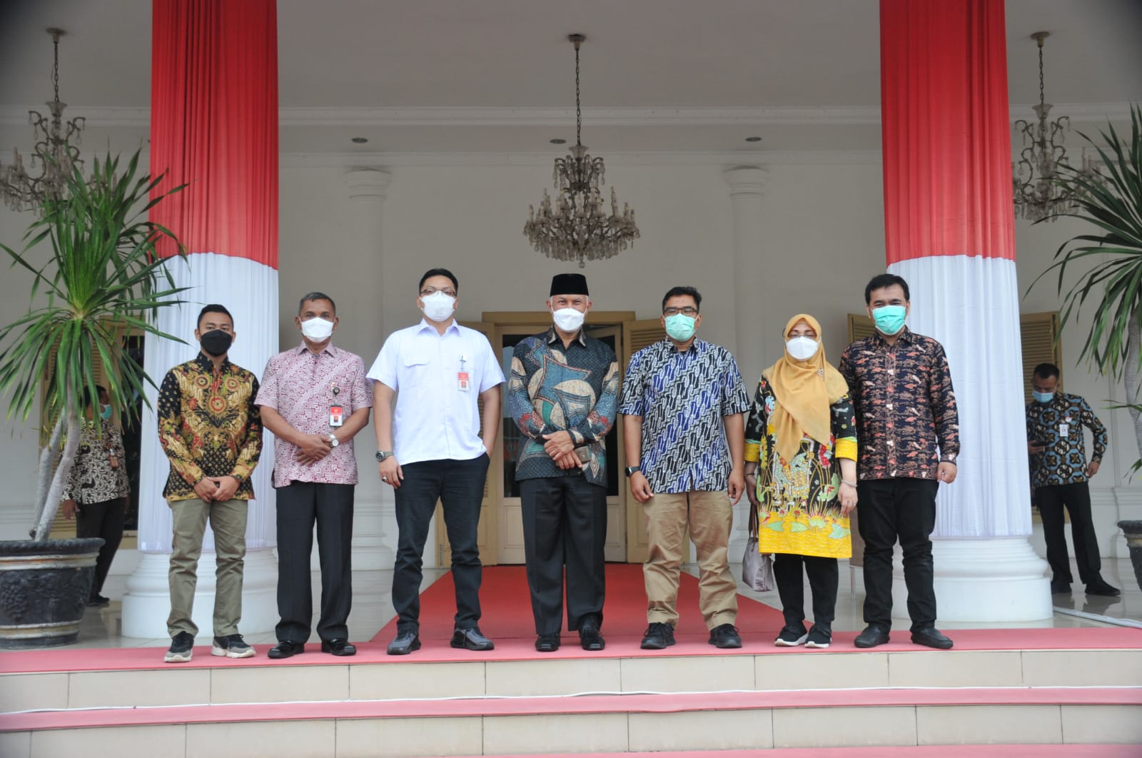 Rombongan Mahkamah Konstitusi usai berdialog soal Nagari Konstitusi di Sumbar, bersama Gubernur Sumbar, Mahyeldi, Kamis (29/7/2021).