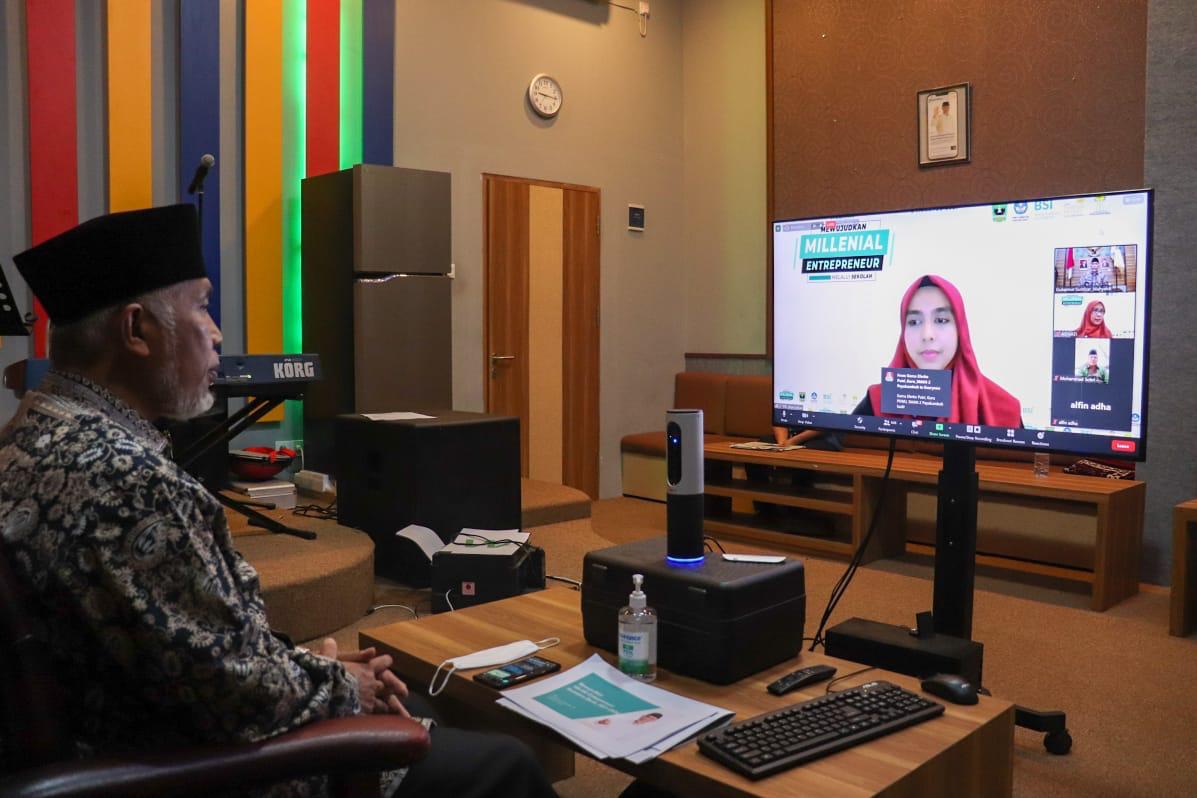 Gubernur Sumbar, Mahyeldi, membuka Webinar millenial enterpreneur melalui sekolah di Padang, Kamis (5/8/2021).