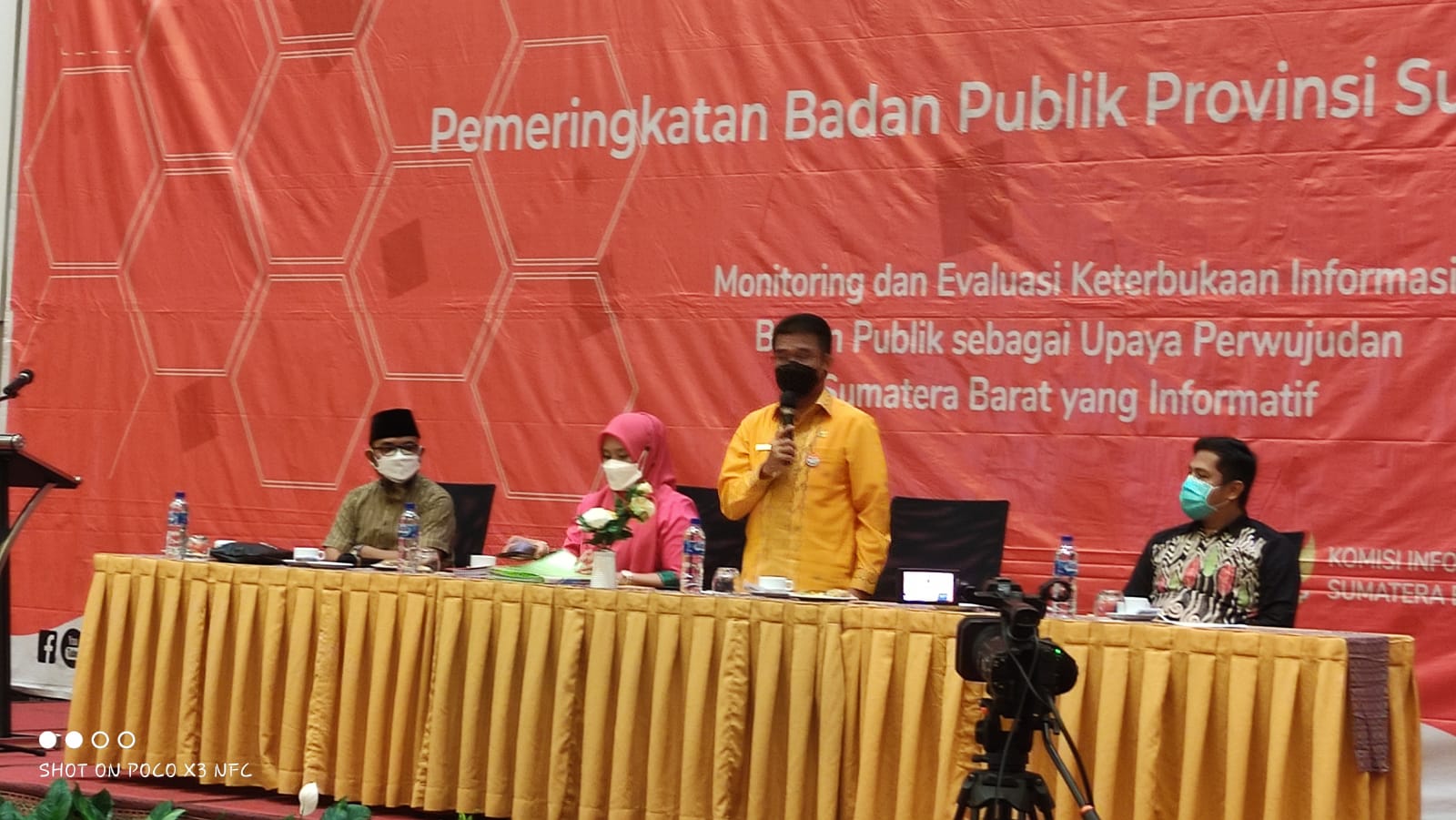 Kepala Dinas Pendidikan Sumbar, Adib Alfikri, membuka Sesi III Bimbingan Teknis (Bimtek) Monev KIP kategori SMA sederajat, PTN dan PTS secara hybrid, di Padang, Jumat (13/8/2021). 