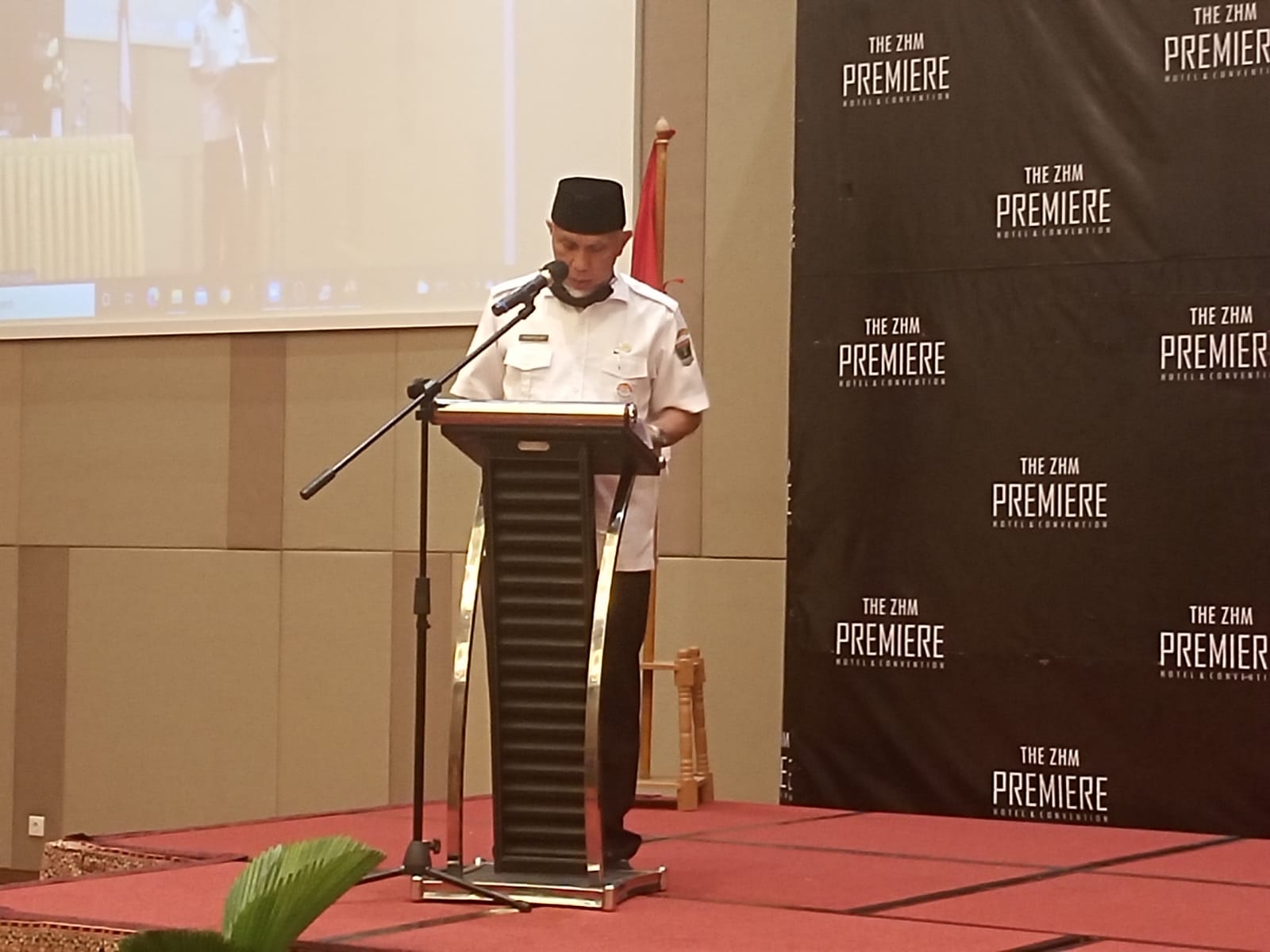 Gubernur Sumbar, Mahyeldi, memberikan sambutan pembukaan Rapat Koordinasi Penyusunan Program Penyuluhan Pertanian Provinsi Sumbar tahun 2021, di Hotel Grand Zuri Padang, Kamis (2/9/2021).