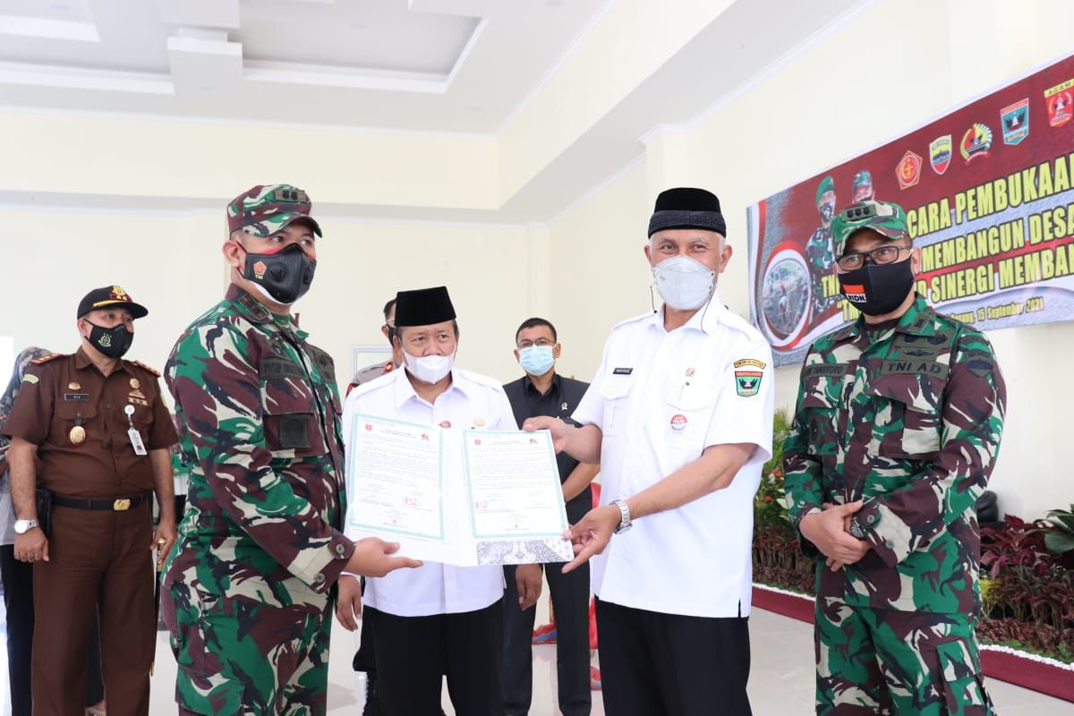 Acara peremian TMMD 112 tahun 2021, di Agam, Sumatera Barat, Rabu (15/9/2021).