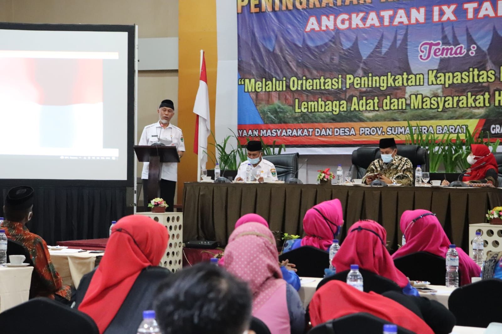 Pembukaan Orientasi Peningkatan Kapasitas Lembaga Adat, angkatan IX, tahun 2021, di Bukittinggi, Rabu (15/9/2021).