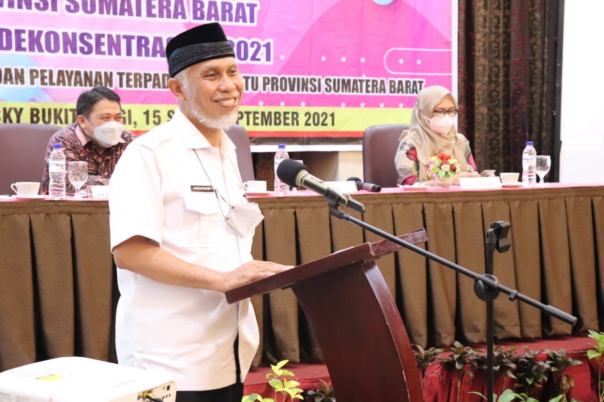 Gubernur Sumbar, Mahyeldi, saat membuka Rakor Pelayanan Perizinan dan Non Perizinan pemprov Sumbar, di Bukittinggi, Rabu (15/9/2021).