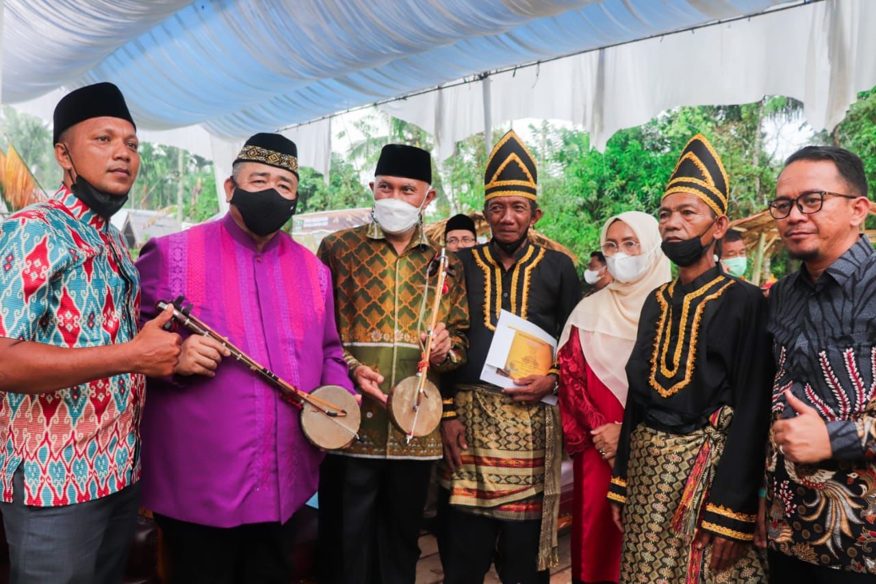 Gubernur Sumbar, Mahyeldi, pembukaan Pertunjukan Pendampingan Rabab/Babiola di Kanagarian Sungai Liku Kec. Ranah Pesisir, Minggu(26/9/2021).