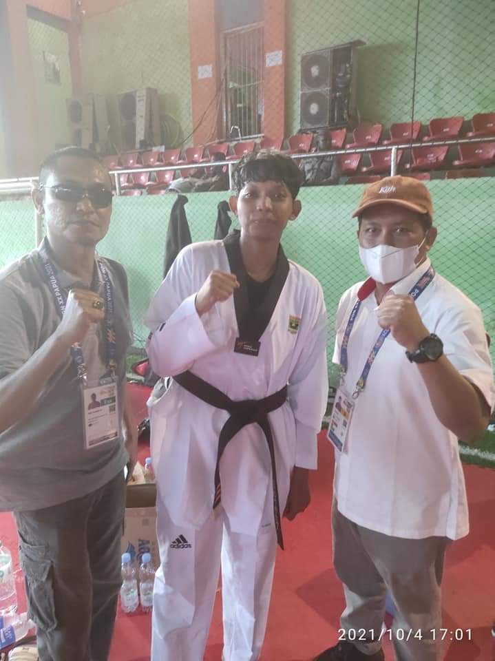 Taekwondoin Sumbar, Delva, menyabet satu medali emas di arena PON XX Papua, Senin (4/10/2021).