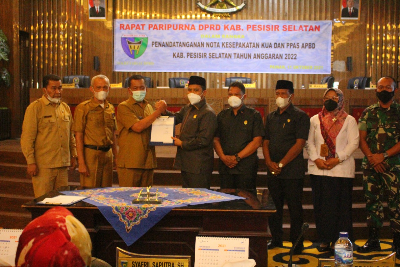 Rapat Paripurna DPRD Pesisir Selatan, Penetapan KUA dan PPAS APBD tahun 2022, Senin (11/10/2021).