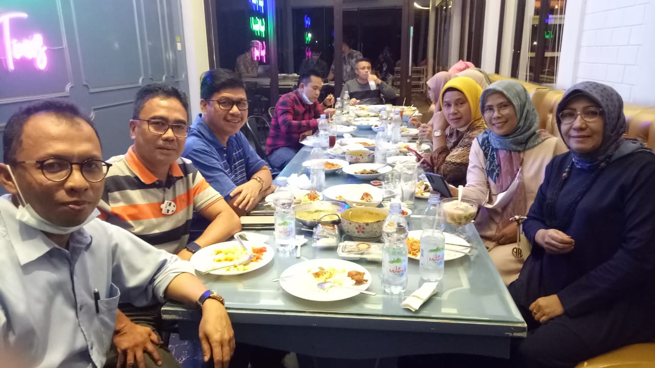 Temu ramah sekaligus pembubaran panitia pelatikan Pengurus DPP Ikatan Alumni Universitas Andalas (IKA Unand) periode 2021-2025 di Padang, Senin (11/10/2021).   