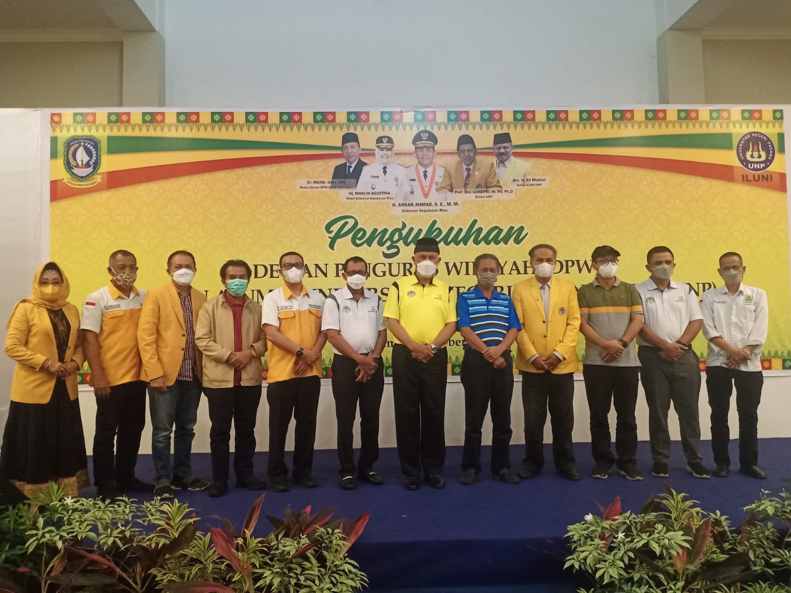 Gubernur Sumbar, Mahyeldi, menghadiri pengukuhan pengurus ILUNI UNP Provinsi Kepulauan Riau, periode 2021-2025, Minggu (17/10/2021), di Batam.