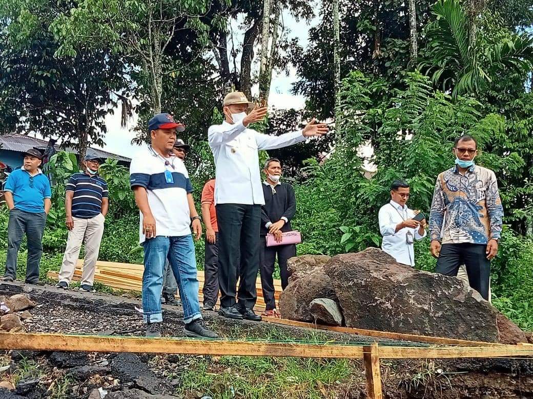 Waki Bupati Pasaman, Sabar, AS, meninjau beberapa proyek, Jumat (22/10/2021).