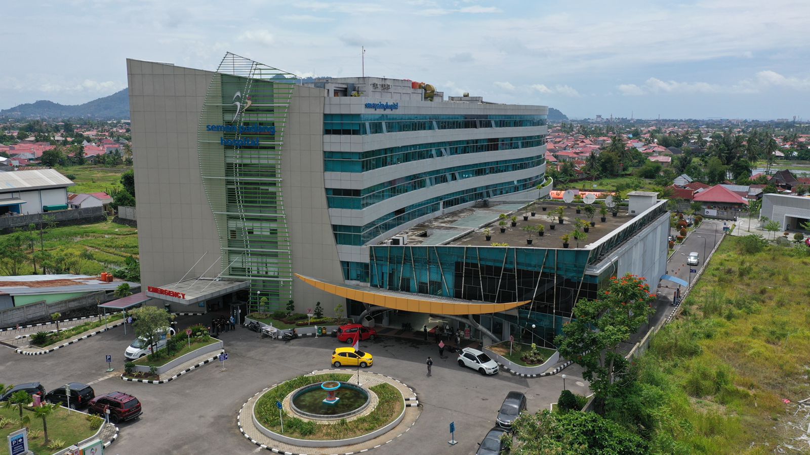 Gedung Semen Padang Hospital, SPH di jalan By Pass, Padang.