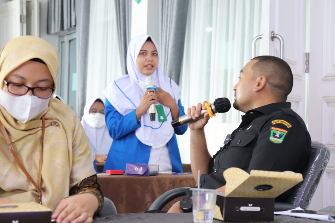 Wakil Gubernur Sumatera Barat Audy Joinaldy memberi kulian umum dan interaktif dengan mahasiswa di Kampus Institut Kesehatan Prima Nusantara, (IKPN) Bukittinggi Kamis, (28/10/2021).