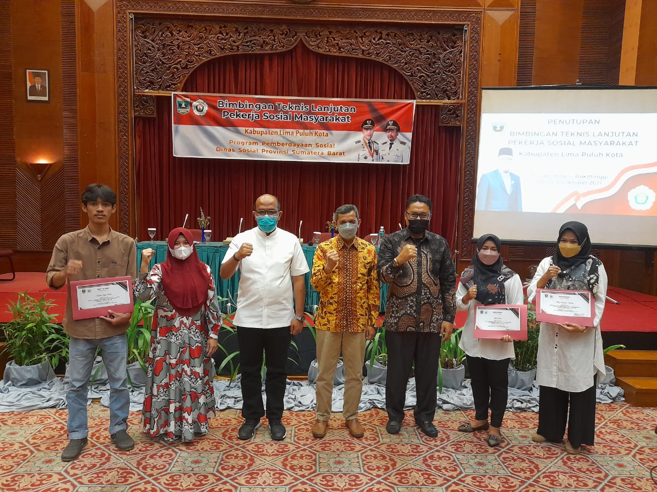 Ketua DPRD Sumbar, Supardi, melakukan pembinaan terhadap 85 orang PSM (Pekerja Sosial Masyarakat) dan TKSK (Tenaga Kesejahteraan Sosial Kecamatan) dari kabupaten 50 Kota, di Bukittinggi.