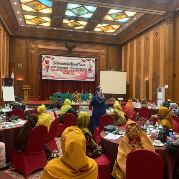 Bupati Agam, Andri Warman, silaturahim dengan Legiun Veteran Agam, Senin (8/11/2021). 