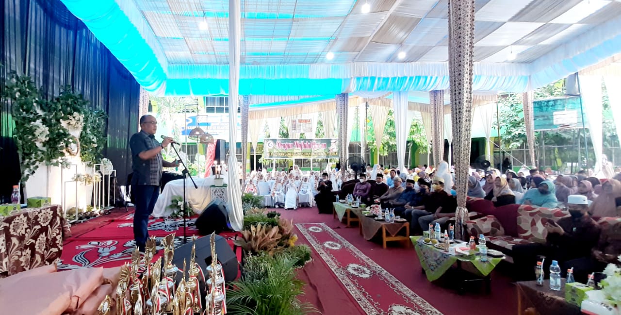 Ketua DPRD Sumbar, Supardi, saat menghadiri haflatul Quran ke XXIV SD Islam Raudhatul Jannah Kota Payakumbuh, Sabtu, (27/11/2021). 