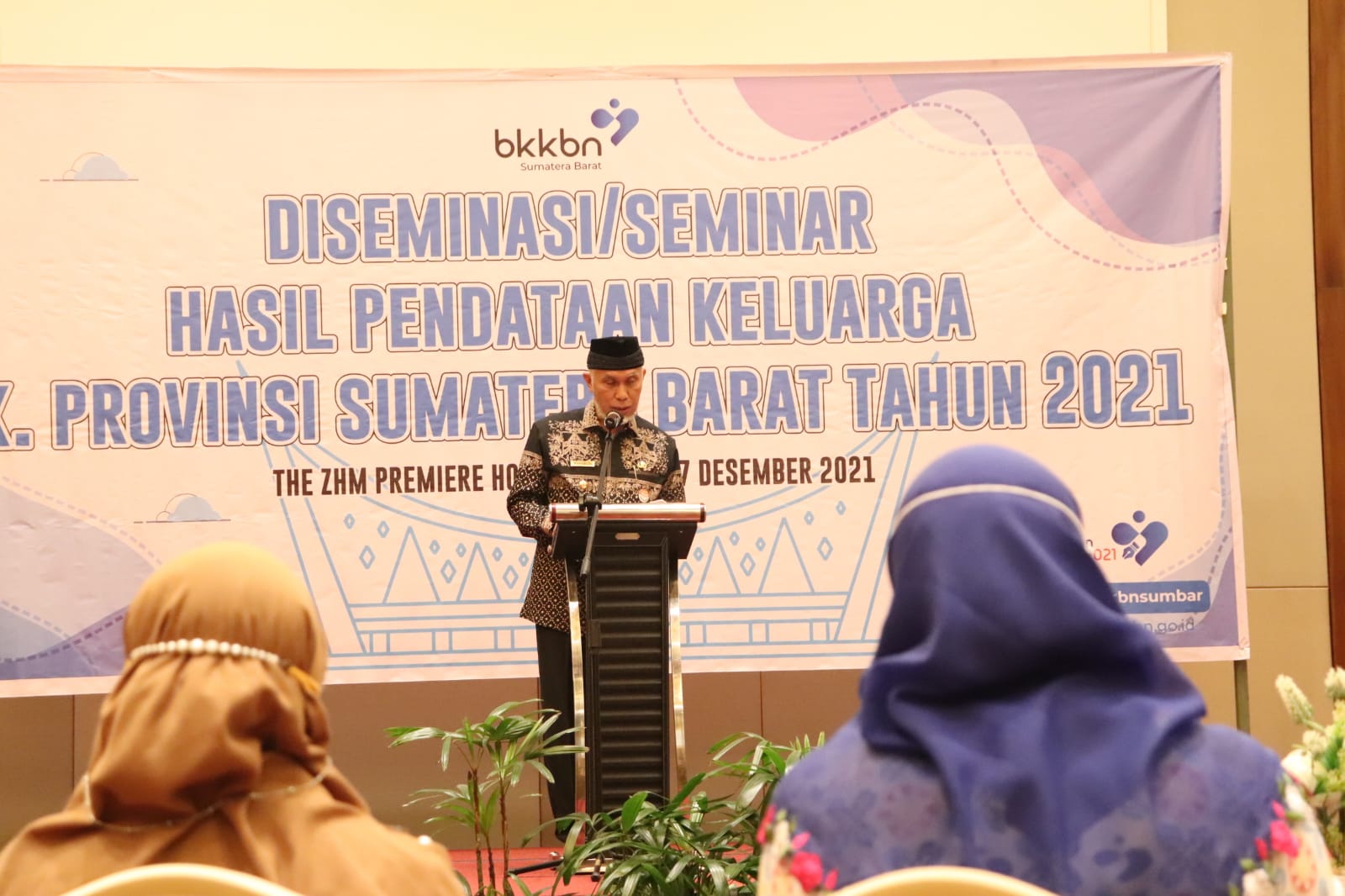 Gubernur Sumatera Barat, Mahyeldi membuka Diseminasi/Seminar Hasil Pendataan Keluarga Tingkat Sumbar tahun 2021 di Padang, Selasa (7/12/2021).