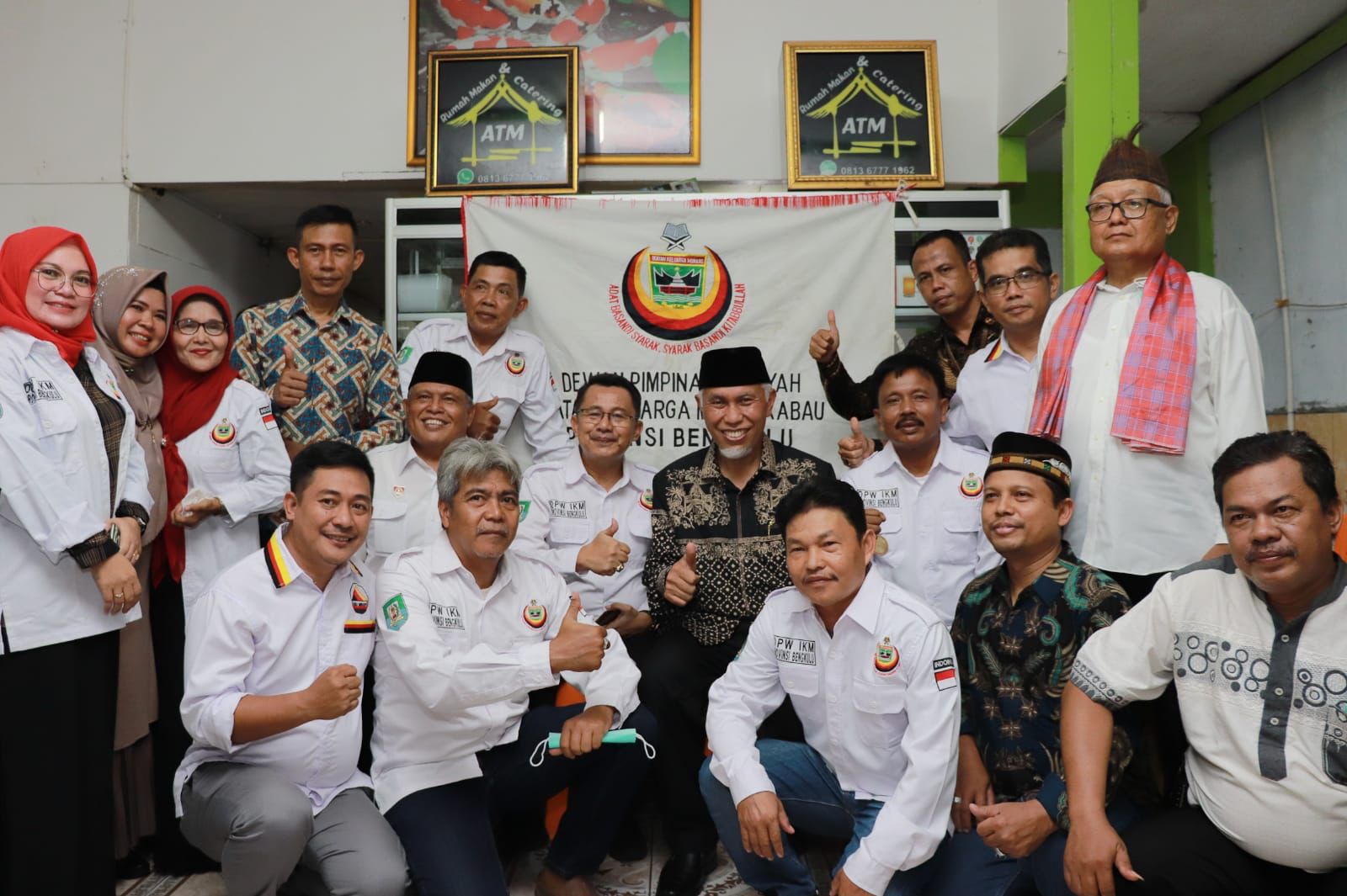Gubernur Sumbar, Mahyeldi, silaturahmi dengan Ikatan Keluarga Minang di Bengkulu, Rabu (22/12/2021).