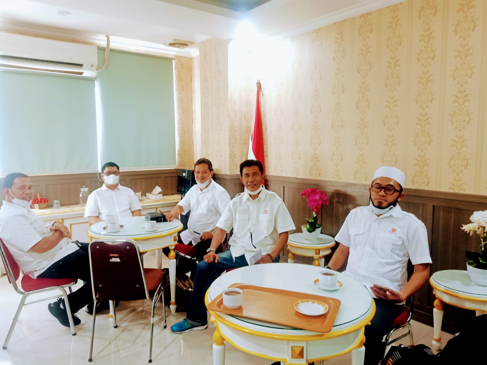 Rombongan KONI Sumbar, diterima Yusuf Suparman Kepala Bagian Hukum, Humas dan Sisinfo, Sekretariat Deputi Bidang Peningkatan Prestasi Olahraga, beserta beberapa staf lainnya, Senin (27/12/2021).